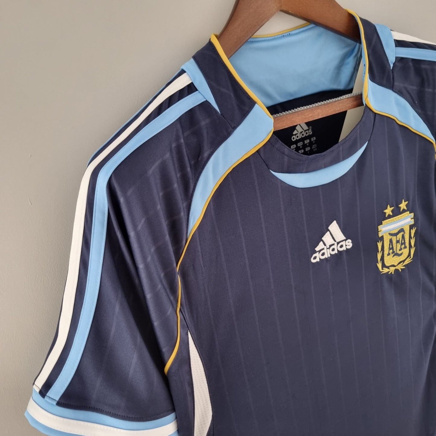 Argentina Lionel Messi 19 Away Retro Soccer Jersey World Cup 2006